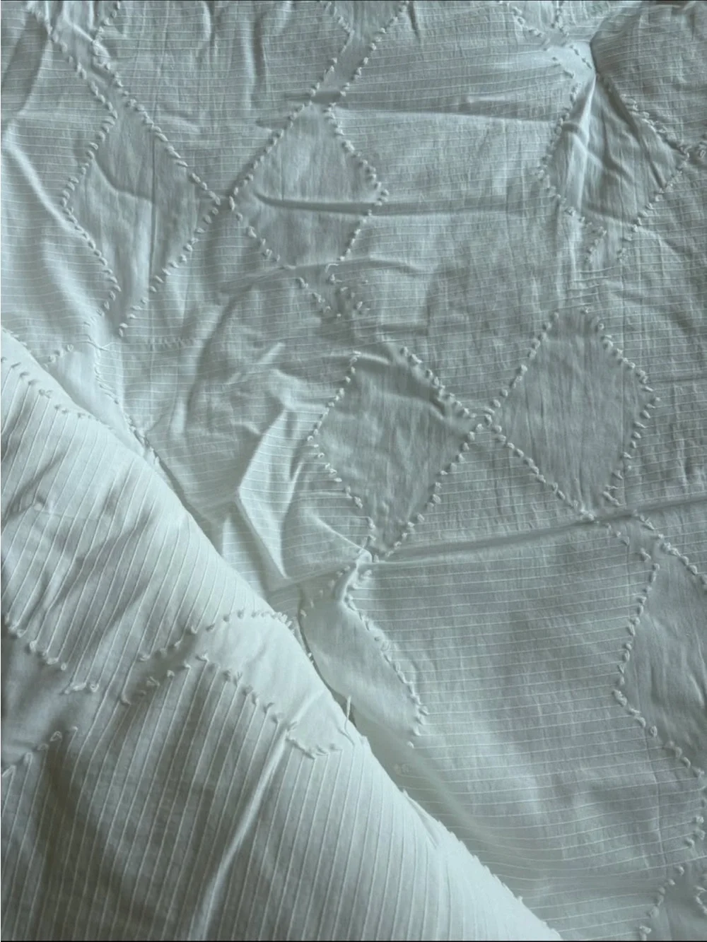 WHITE QUEEN GEOMETRIC PATTERN DUVET